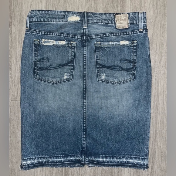 Chip & Pepper Vintage Distressed Denim skirt Size 26 (4) - Picture 2 of 7